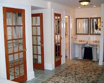 Bố trí hệ thống cửa đi nhà phố hợp phong thuỷ