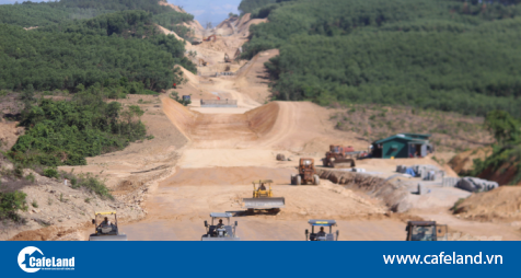 Read more about the article Ngăn chặn chuyển nhượng đất đai để trục lợi từ dự án cao tốc Bắc – Nam, Quảng Ngãi chỉ đạo ‘nóng’