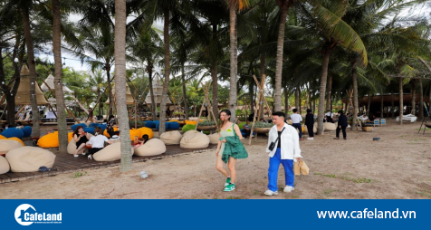 Read more about the article Hola Beach hút du khách đến Thanh Long Bay, nhà đầu tư tăng tốc săn nhà phố trong đô thị du lịch