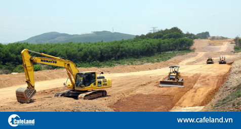Read more about the article Bình Định tạm dừng thi công những dự án thuộc phạm vi ảnh hưởng của Dự án đường bộ cao tốc Bắc – Nam