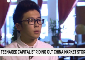 Nam sinh Trung Quốc kiếm tiền từ chứng khoán rớt giá