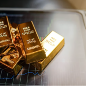 Bùng nổ với hơn 50 lần lập đỉnh trong năm 2025, giá vàng thế giới được dự báo có thể tăng tối đa 30% trong năm 2026