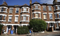 Giá nhà tại Anh chạm ngưỡng thấp nhất trong 10 năm qua