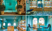 Cửa hàng độc đáo với tường màu xanh lam và các điểm nhấn sắc vàng