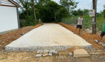 Phú Thọ: Lo đường nông thôn mới bị "rút ruột", người dân chặn không cho làm