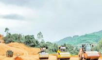 Giá vật liệu tăng cao bất thường, nhiều công trình giao thông trọng điểm gặp khó