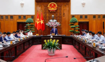 Thủ tướng: Không để đứt gãy các chuỗi sản xuất, chuỗi cung ứng xăng dầu