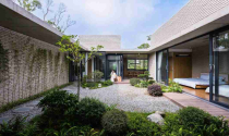 Nhà phố Hà Tĩnh: Thuần hóa thiên nhiên bằng sân trong và mái rộng