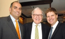 Bài học từ 2 người bỏ 650.000 USD để ăn trưa với Warren Buffett