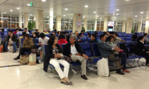 Hàng không dồn dập tăng phí, du lịch “méo mặt”