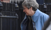 Bà May đi “không kèn không trống”- Nóng cuộc đua cho ghế Thủ tướng Anh