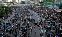 Hong Kong bơm hàng tỷ USD ngăn suy thoái kinh tế