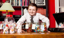 Doanh nhân 9 tuổi điều hành cửa hàng bán kẹo