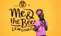 CEO 14 tuổi kiếm hàng triệu USD nhờ nước chanh mật ong