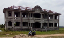 Công trình xây dở dang rồi… bỏ hoang