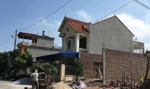 Nhận đất, xây nhà xong… dài cổ chờ giấy đỏ