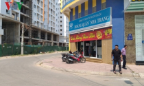 Thất hứa giao nhà, khách hàng dọn đến văn phòng công ty “bắt đền”