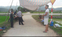 Hà Nội: Vì sao sau đối thoại, dân vẫn dựng lều chặn xe vào bãi rác Nam Sơn?