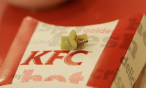 Hà Nội: Ăn KFC được 'khuyến mại'... sâu