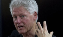 Ông Bill Clinton gặp vạ vì bài phát biểu nửa triệu USD