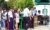 “Thừa tiền mới uống cà phê Starbucks?”