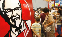 Khách hàng Trung Quốc giận dữ vì đá KFC bẩn hơn nước toilet