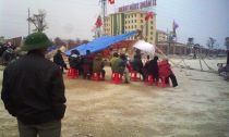Bầu Thụy bị dân bao vây nhà máy xi măng