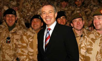 Bắt hụt Tony Blair, được thưởng hàng nghìn đô