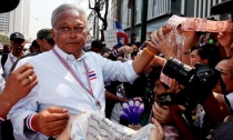 Thái Lan: Ông Suthep nợ chồng chất