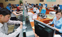 Năng suất lao động ngân hàng, bất động sản xuống thấp