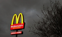 Giông tố bủa vây McDonald's