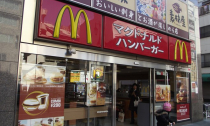 McDonald’s Nhật Bản dính bê bối có "vật lạ" trong đồ ăn
