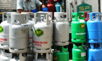 Giá gas giảm thêm 8.000 đồng/bình 12 kg