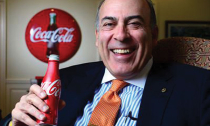 Nhà đầu tư giận dữ, CEO của Coca-Cola bị cắt gần nửa lương