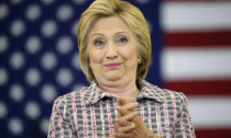 Hillary Clinton tuyên bố chiến thắng, chỉ trích Donald Trump