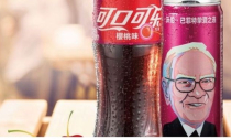 Coca-Cola in chân dung Warren Buffett lên sản phẩm ở Trung Quốc