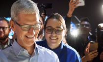Tim Cook tự tay đập tan hoài nghi của mọi người bằng những sản phẩm bị gọi là "bom xịt"