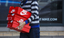 Nike, Adidas kêu gọi Trump không tăng thuế với giày dép từ Trung Quốc