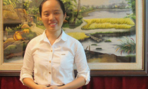 Chấp nhận dở dang đại học vì tranh thêu tay Huế