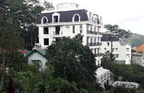 Ngang nhiên xây biệt thự “khủng” trái phép giữa Đà Lạt