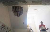 Bất động sản 24h: Sống thấp thỏm trong chung cư xuống cấp