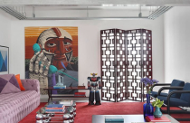 Ngôi nhà mộc mạc với điểm nhấn ấn tượng từ các tác phẩm nghệ thuật