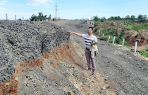 Đường tránh 250 tỷ đồng như một công trường đổ nát sau gần 1 năm hư hỏng