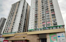 Cư dân Oriental Plaza căng băng rôn “cầu cứu”, hỏi chính quyền ở đâu?