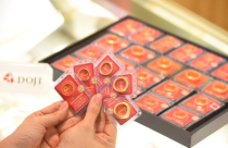 Vàng giảm giá, mua bán nhộn nhịp