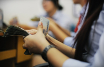 Lãi suất huy động giảm sâu, xuống dưới 4%/năm