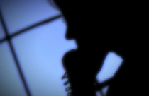 Bị rút sạch 13 tỷ đồng sau khi nghe 1 cuộc điện thoại