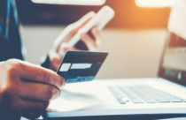 Cẩn trọng về độc quyền thanh toán trực tuyến