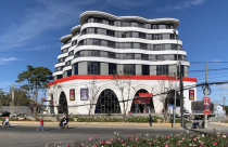 Ngột ngạt cao ốc đua nở ở 'thành phố trong rừng' Đà Lạt