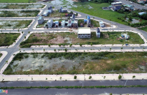 'Thu từ đất không khác gì hút dầu, xúc than lên để bán'